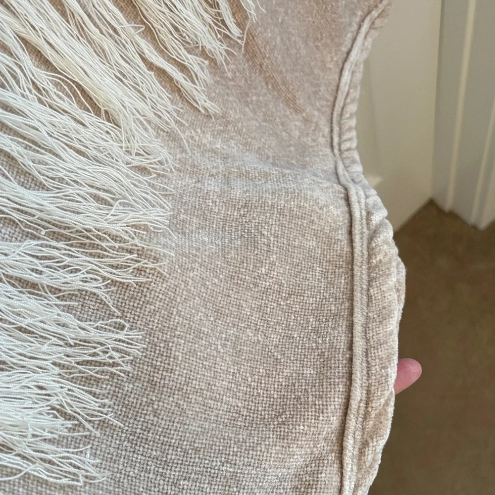 Chenille Cozy Tan Throw Blanket W/Fringe Decor Piece Gorgeous 40 wide x 58 long
